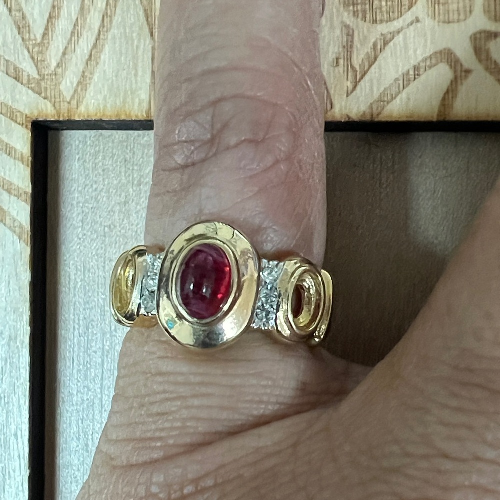 Vintage Style Red Cabochon Multi-Stone Ring – Gold Tone 18K HGE Statement Size 5